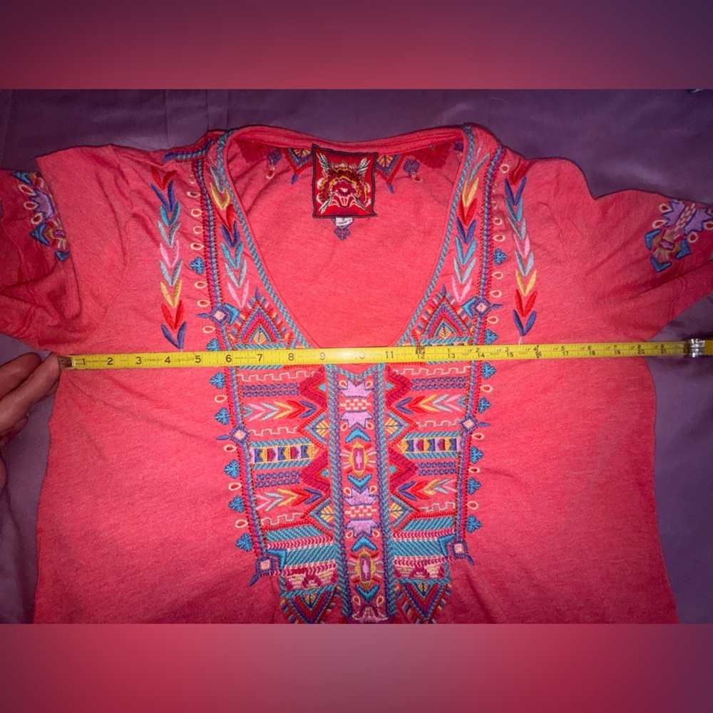 Johnny Was Laurelle Relaxed Fit Embroidered V-Neck Tee – Size Small - Picture 6 of 9